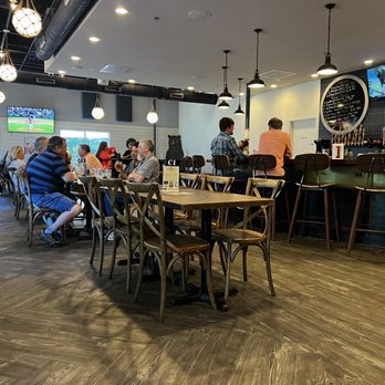 6 Bears & A Goat - Inside - Breweries Near Me - Fredericksburg, Virginia