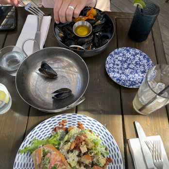 Blue Mussel Cafe - Lobster Roll & Mussels - Seafood Near Me - Rustico, Prince Edward Island