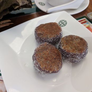 Tim Ho Wan - Pan fried black rice mochi with pineapple - Dim Sum Near Me - Honolulu, Hawaii Tim Ho Wan - Pan fried black rice mochi with pineapple - Dim Sum Near Me - Honolulu, Hawaii