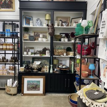 The Persnickety Pig - Inside - Gift Shops Near Me - Cadiz, Kentucky The Persnickety Pig - Inside - Gift Shops Near Me - Cadiz, Kentucky