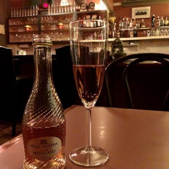 Novella Wine Bar - Moscato Rose - Cafes Near Me - Saint Louis, Missouri