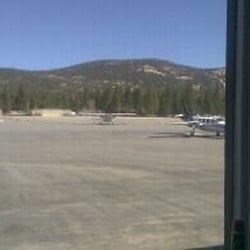 The Barnstorm Restaurant - Barnstorm view of the airport