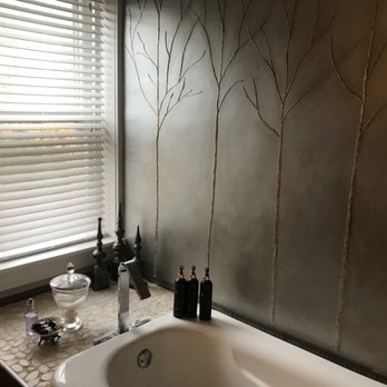Beaver Creek Inn and Spa - The bath in our room - Bed & Breakfast Near Me - Hagerstown, Maryland