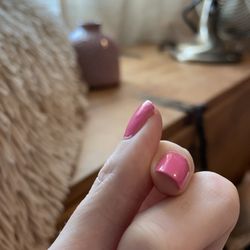 Bella Nails & Spa - Chipped thumb