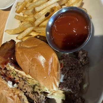 Twin Peaks - Billionaire's Bacon Burger - New American Near Me - Houston, Texas Twin Peaks - Billionaire's Bacon Burger - New American Near Me - Houston, Texas