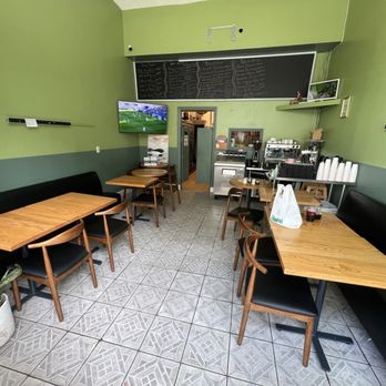 Luises Cafe - Inside of shop from front door view - Breakfast & Brunch Near Me - Los Angeles, California