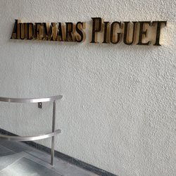 Audemars Piguet Boutique - Exterior signage
