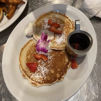 Table 57 - Kids menu mini cakes - Breakfast & Brunch Near Me - Visalia, California