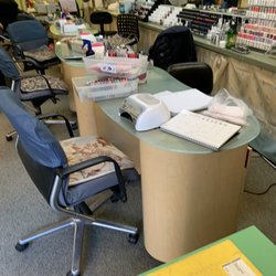 Mall Nail Spa - Manicure area