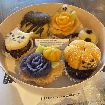 Honobono - Collab Halloween treat box - Food Trucks Near Me - Honolulu, Hawaii Honobono - Collab Halloween treat box - Food Trucks Near Me - Honolulu, Hawaii