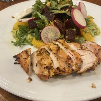 Taylors Landing - Beet salad with chicken - Bars Near Me - Don Mills, Ontario