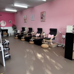 Lavishly Lacquered Nail Salon