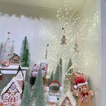 Cranberry Scoop - Christmas display - Accessories Near Me - Los Altos, California