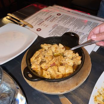 Vino Wine & Tapas Room - Pollo Al Ajillo - Wine Bars Near Me - Tarzana, California