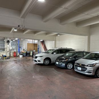Enterprise Rent-A-Car - Clean garage and well-lit - Car Rental Near Me - San Francisco, California