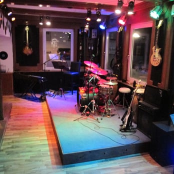 Piano - Pubs Near Me - Braunlage, NI