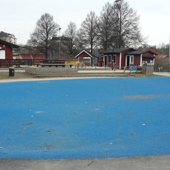 Skytteholmsparken - Café och barnbassäng (inte öppen på fotot) - Kids Activities Near Me - Solna, Alberta