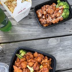 Li's Place - Sesame Chicken General Tso Chicken Lo Mien
