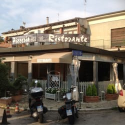 Pizzeria Lo Squalo - Good shot from street
