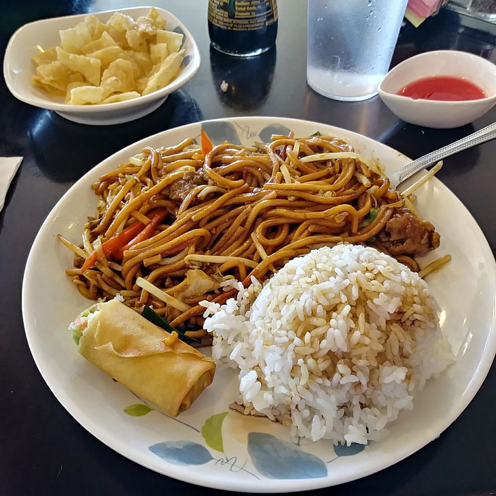 Happy Wok - Beef lo mein lunch special - Asian Fusion Near Me - Tucson, Arizona Happy Wok - Beef lo mein lunch special - Asian Fusion Near Me - Tucson, Arizona