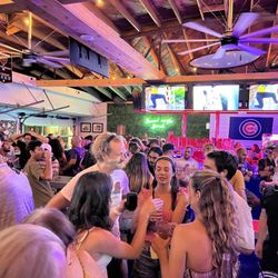 710 Beach Club - Atmosphere