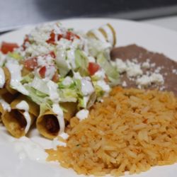 Los Toros Tacos y Más