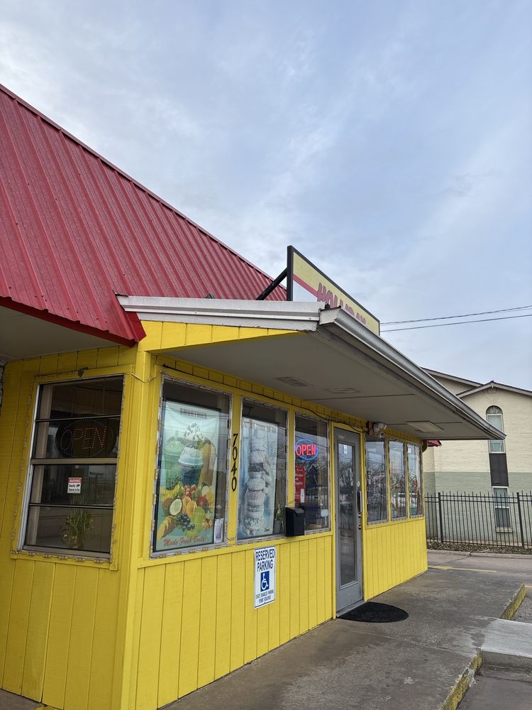 Holliday Donuts Logo