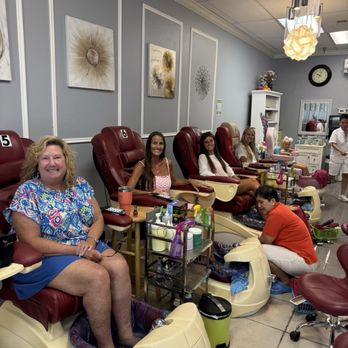 Hot Nails & Spa - Nail Salons Near Me - Destin, Florida