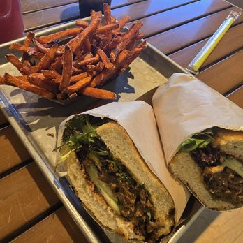 Heritage Eats - Sweet potato fries and steak sandwich - Salad Near Me - Napa, California