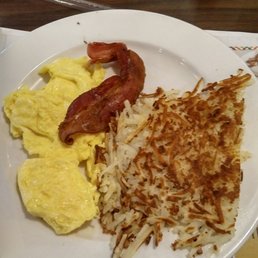 Farmers Breakfast, Bacon, French Toast, and side of Biscuits and gravy brought to table in four separate trips.  12 minutes bring to table.