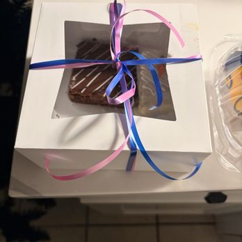 Olivera's Cake Gallery - Brownies - Custom Cakes Near Me - Hemet, California