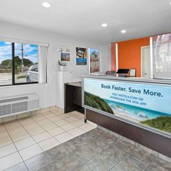 Motel 6 - Monterey - Motel Monterey CA Lobby