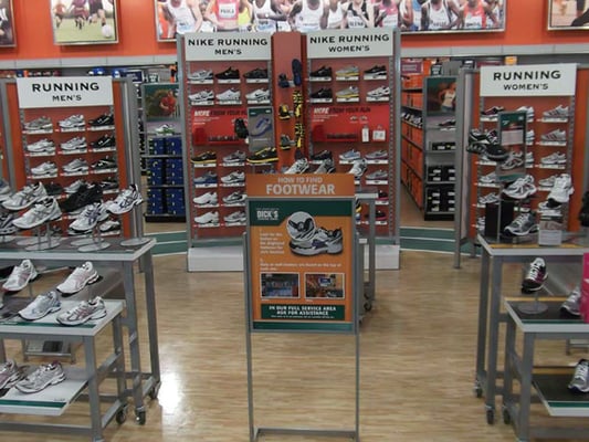 DICK'S Sporting Goods by null
