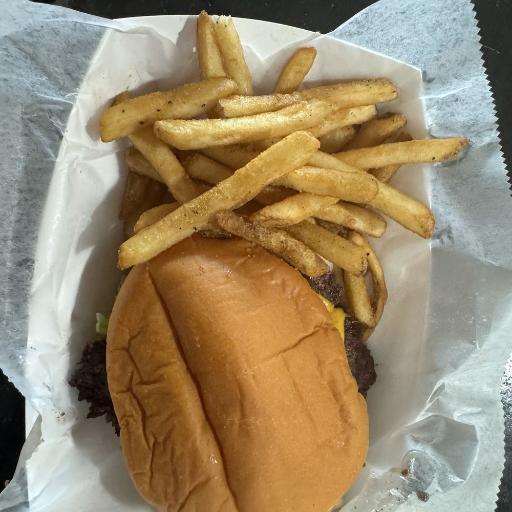 Single burger. American cheese. Mayo, mustard, lettuce, onion, jalapeños and Sriracha bourbon sauce Single burger. American cheese. Mayo, mustard, lettuce, onion, jalapeños and Sriracha bourbon sauce