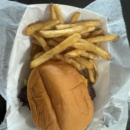 Single burger. American cheese. Mayo, mustard, lettuce, onion, jalapeños and Sriracha bourbon sauce Single burger. American cheese. Mayo, mustard, lettuce, onion, jalapeños and Sriracha bourbon sauce
