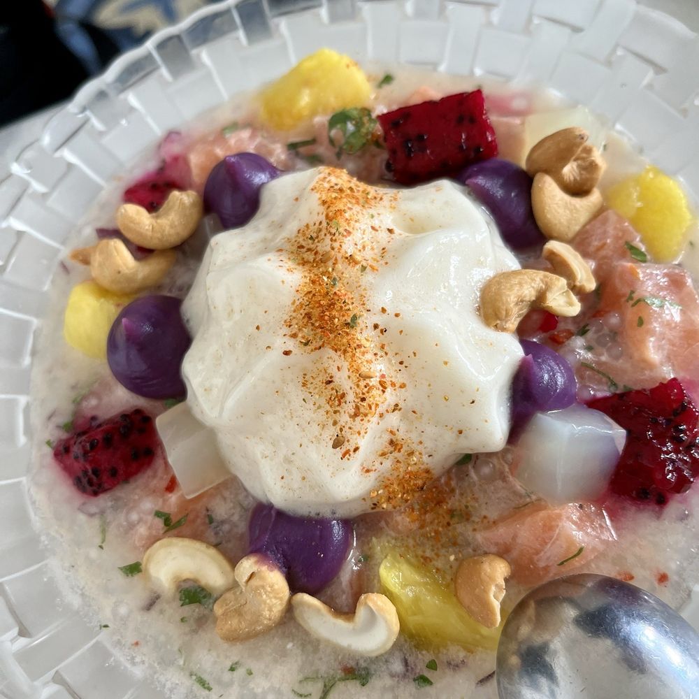 A Cevicheria - Ceviche : look at the twist of potato purple puree', lychee and raspberry sauce with beetroot - Gastropubs Near Me - Lisbon, 11 A Cevicheria - Ceviche : look at the twist of potato purple puree', lychee and raspberry sauce with beetroot - Gastropubs Near Me - Lisbon, 11