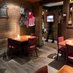 You'll note a few tables per room. It's really the charm of the culture I love...