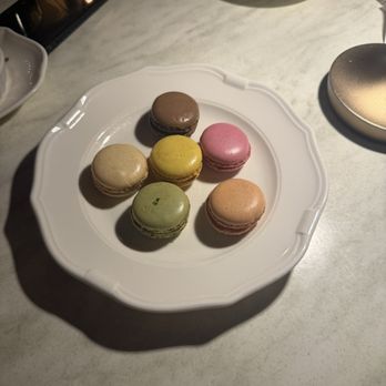 Pomeroy - Macarons Assortis - French Near Me - Winnetka, Illinois