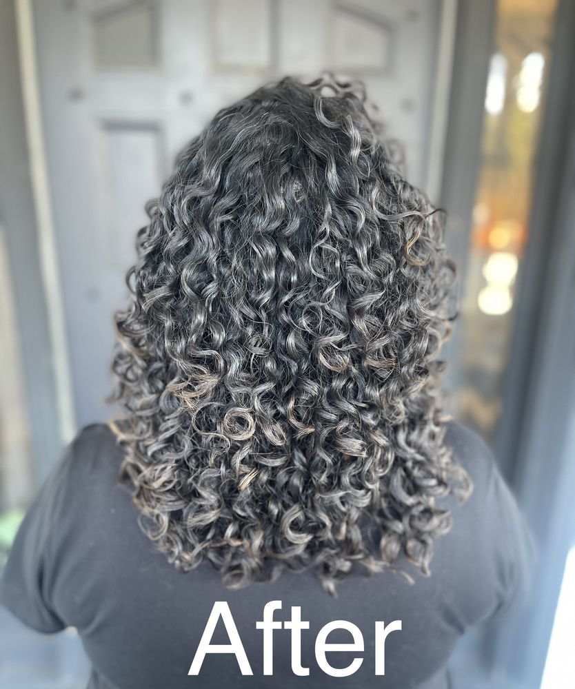 Luxe Curls by Ashley Logo
