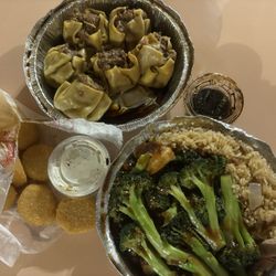 Hung Far II - Dim sum, fried scallops and shrimp and broccoli lunch special