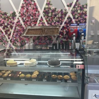 Eleon Pizza & Pastry - Cakes and cupcakes - Pizza Near Me - Jacksonville, Florida
