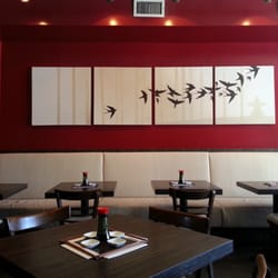 Sushi 88 - Warm decor and elegant place settings