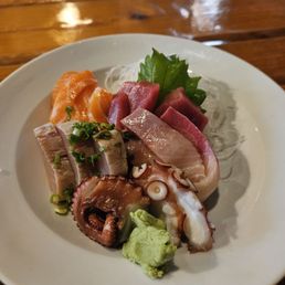 Lunch sashimi bowl Lunch sashimi bowl