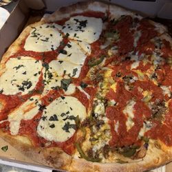 Schiano's Pizzeria - Pizza 1/2 marg 1/2 cheesesteak