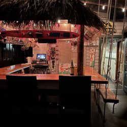 Max Gill and Grill - Tiki bar