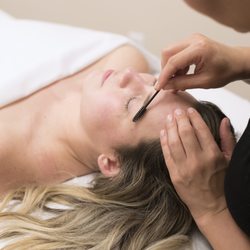 Manaloa Massage - Brow waxing and tinting
