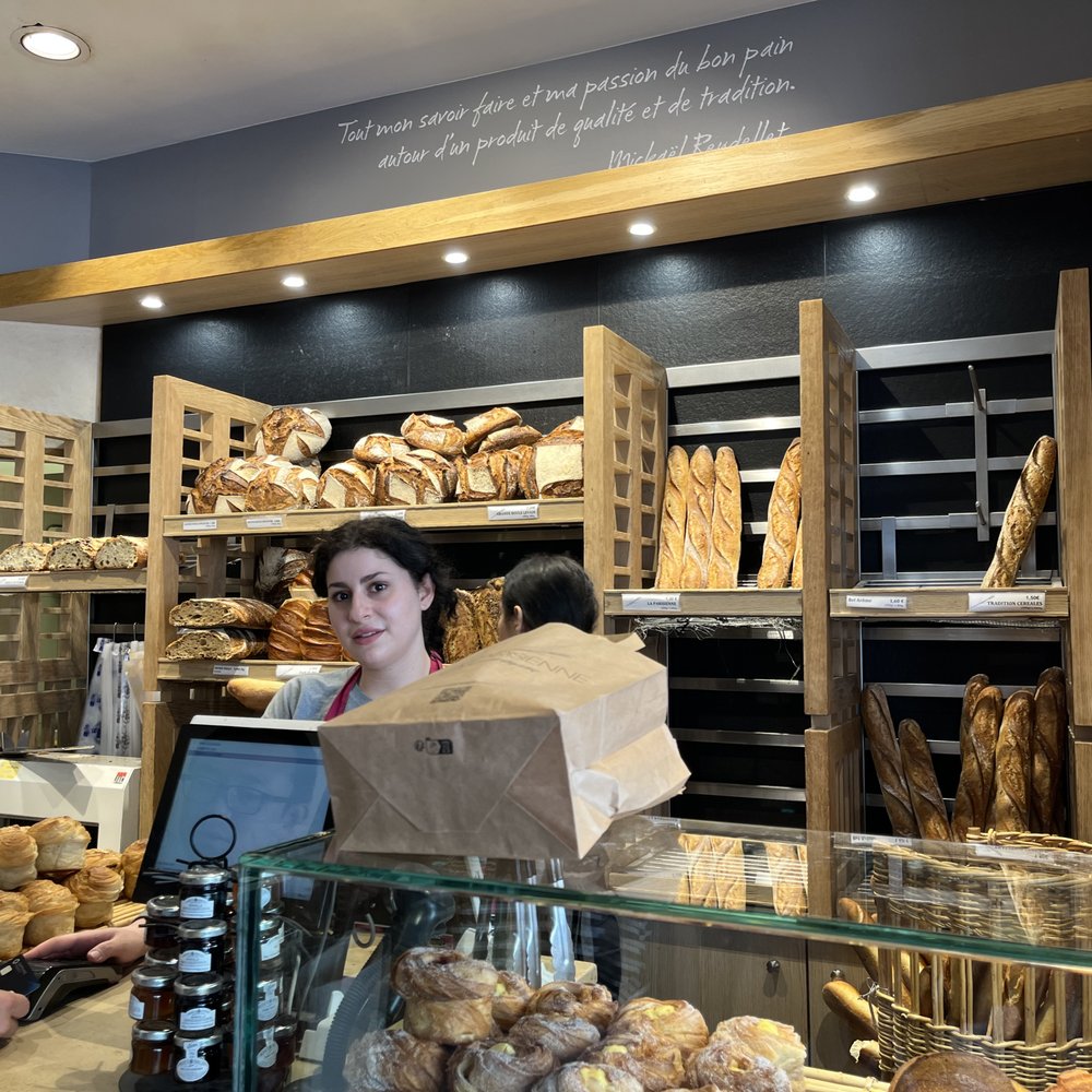 La Parisienne - Cashier waiting for someone to pick out their pastries!!! - Bakeries Near Me - Paris, 75 La Parisienne - Cashier waiting for someone to pick out their pastries!!! - Bakeries Near Me - Paris, 75