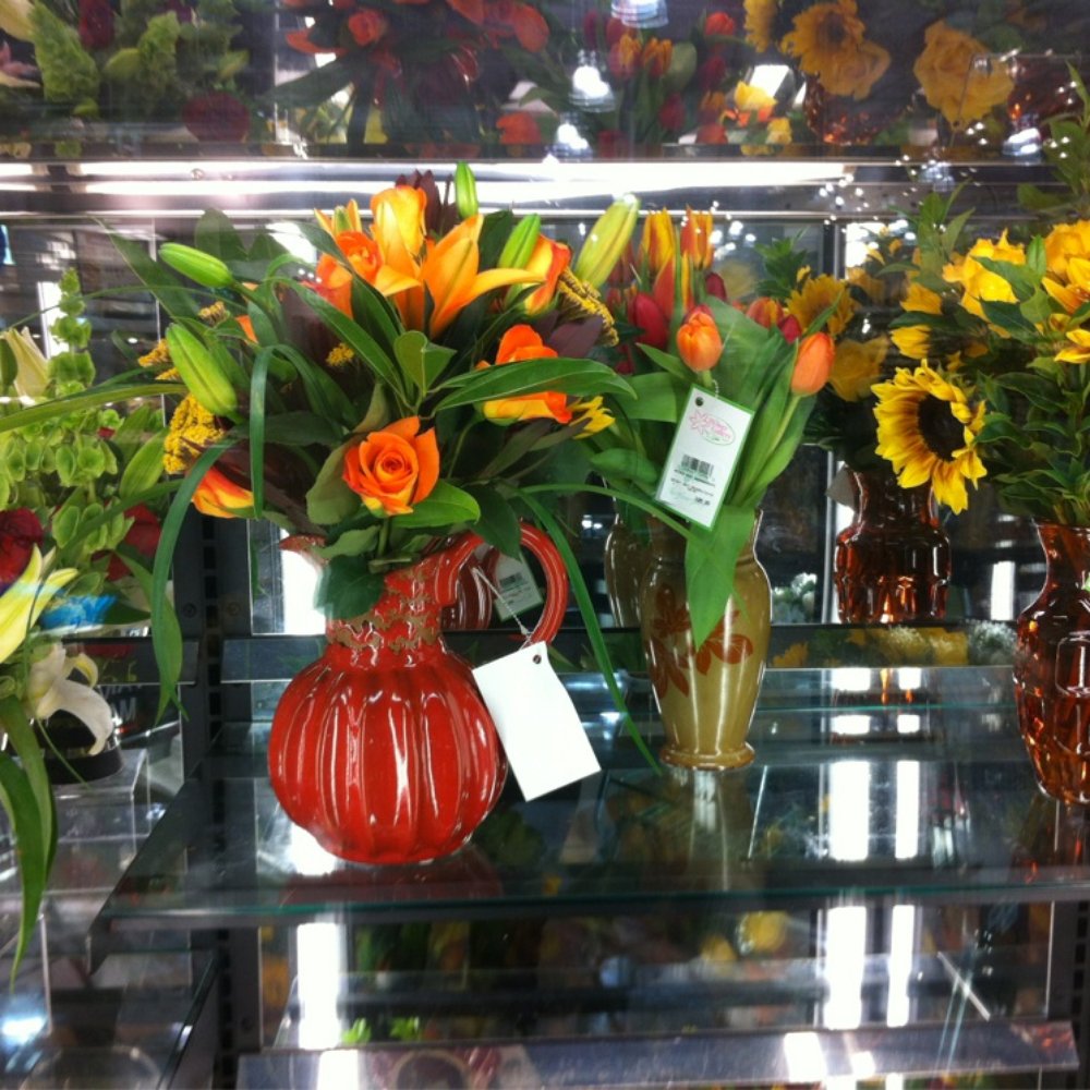 Harris Teeter - Creative fresh floral offerings abound and the florist is friendly, talented, and resourceful! - Grocery Near Me - Herndon, Virginia