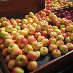 Kroger Food and Pharmacy - Dramatic produce lighting is dramatic.