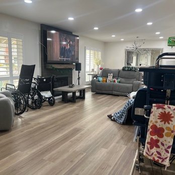 Cinnamon Garden Home  - Lots of room to enjoy TV and social time with the other residents and staff. - Assisted Living Facilities Near Me - Thousand Oaks, California